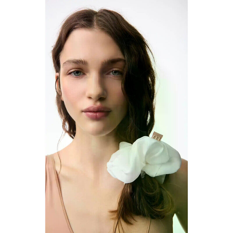 Mon Mou Silk Volume Scrunchie Black - Супероб'ємна шовкова резинка - Зображення 3