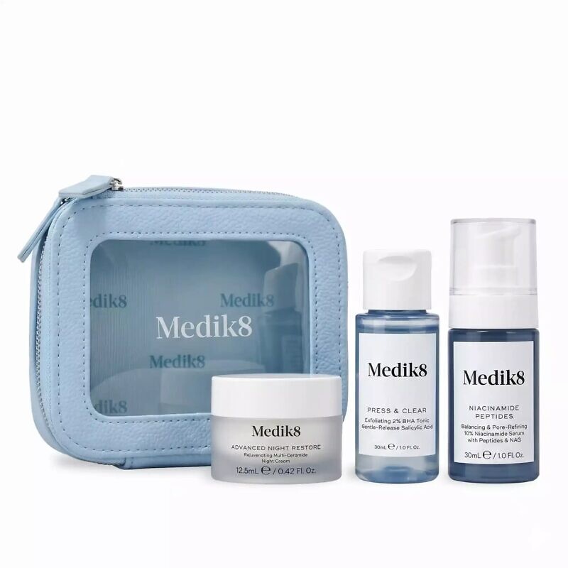 Купити зручний набір для сяйва та комфорту шкіри у подорожах Medik8 Travel Ready Skin з доставкою по Україні.